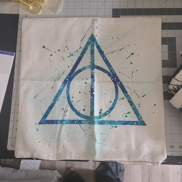 2 Harry Potter Decorative Pillow covers - Picture 2 of 2